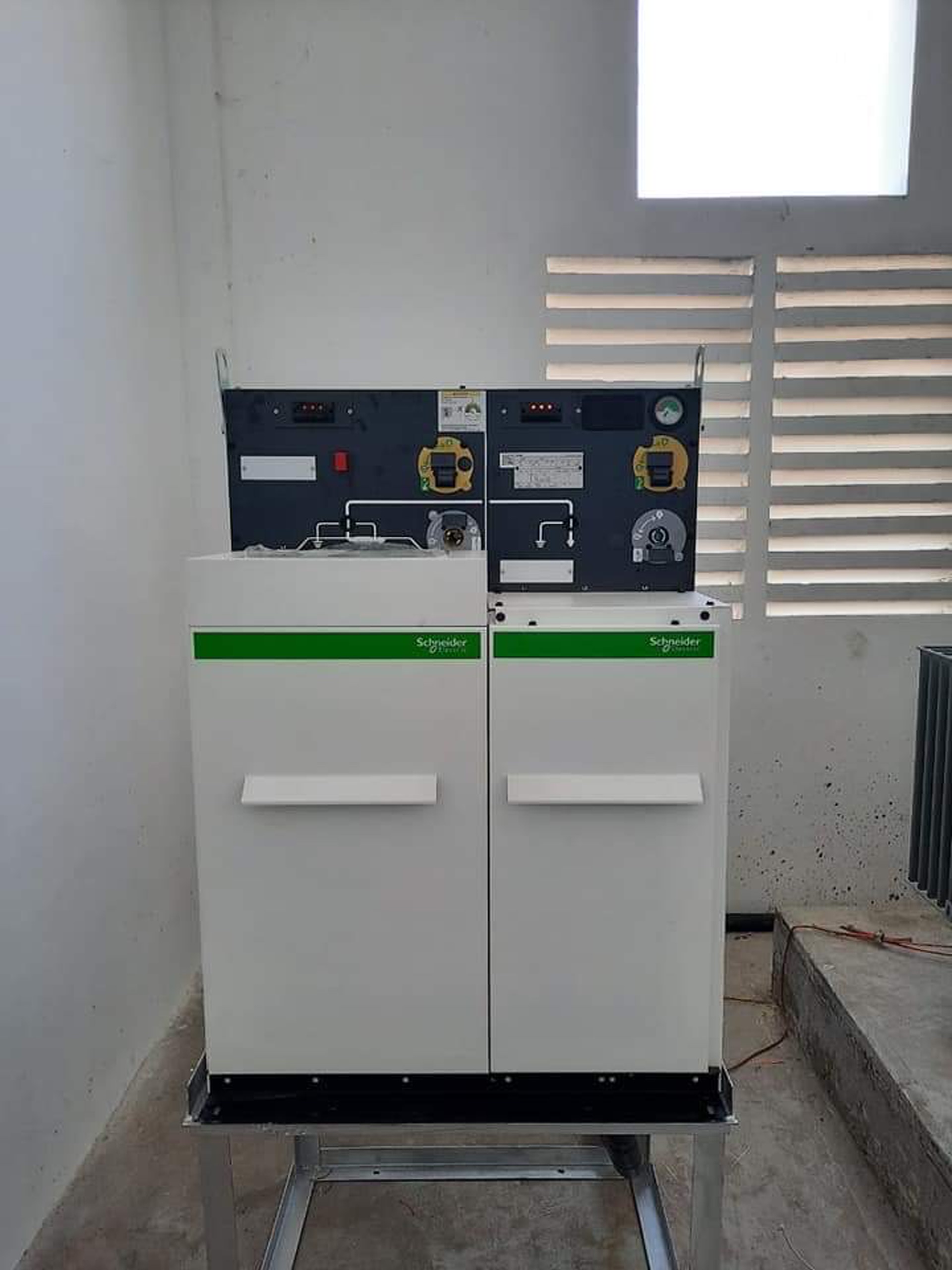 Re-QI Tủ RMU 24kV loại 2 ngăn Compact mở rộng bên phải - Sshneider